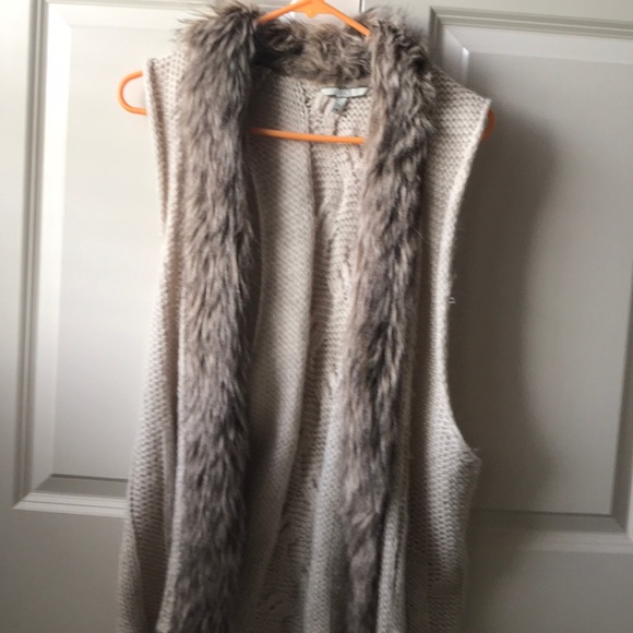 BKE Sweaters - Sweater vest with fur BKE Sweaters - Sweater vest with fur